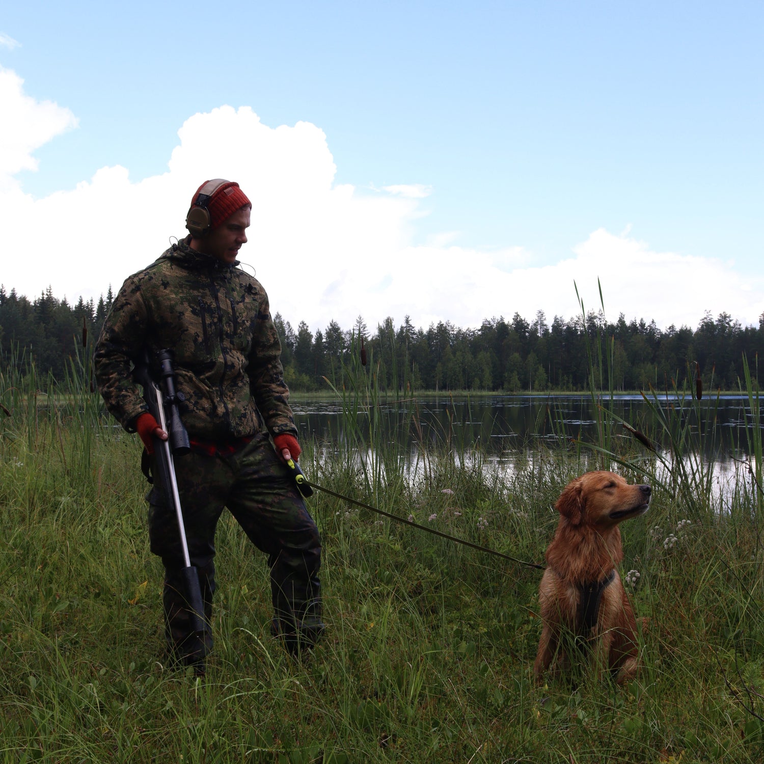 Skutsi hat  pulu fingerless gloves alpacawool  man with dog in nature