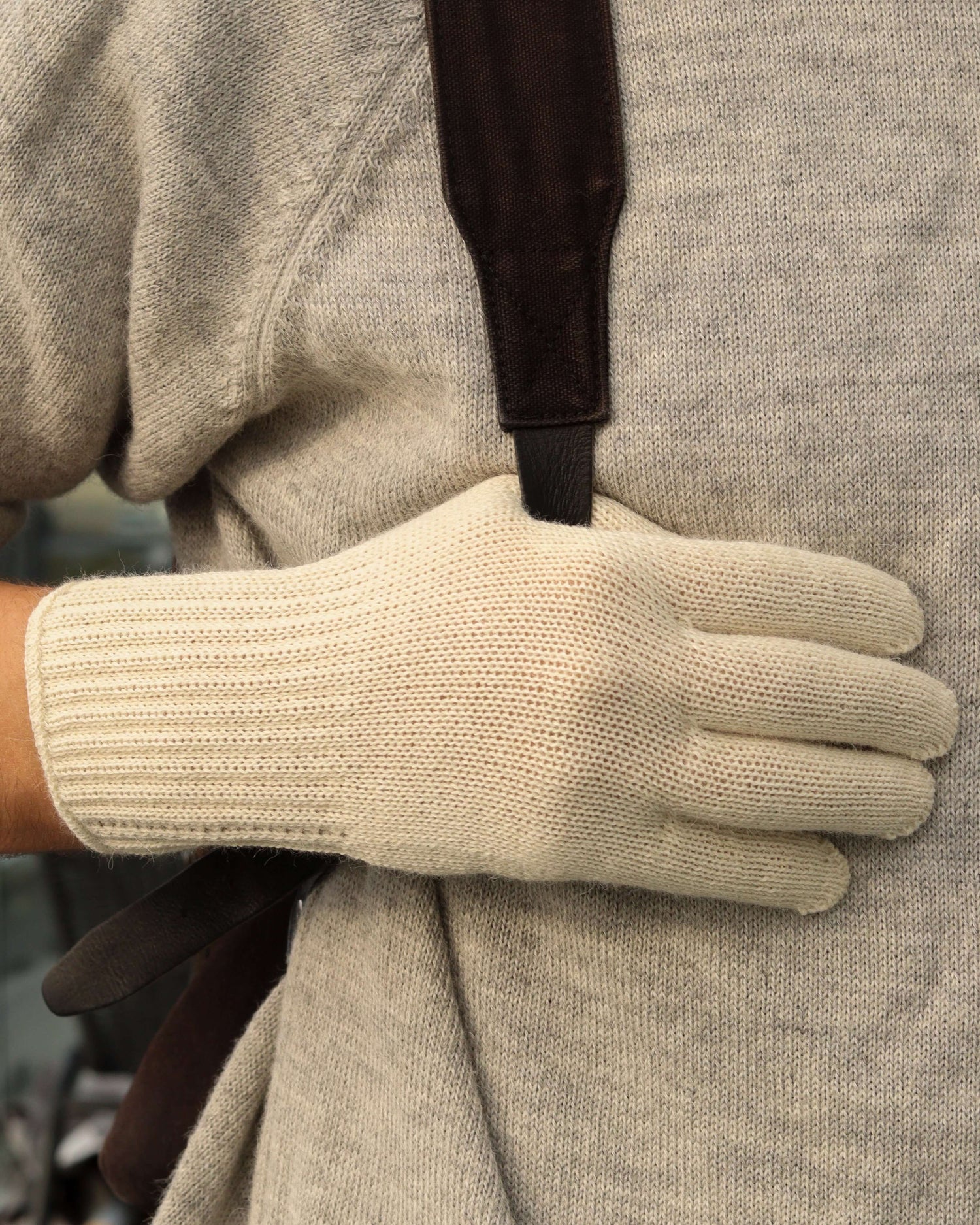 taival_alpakanvilla_sormikas_valkoinen_tuotekuva